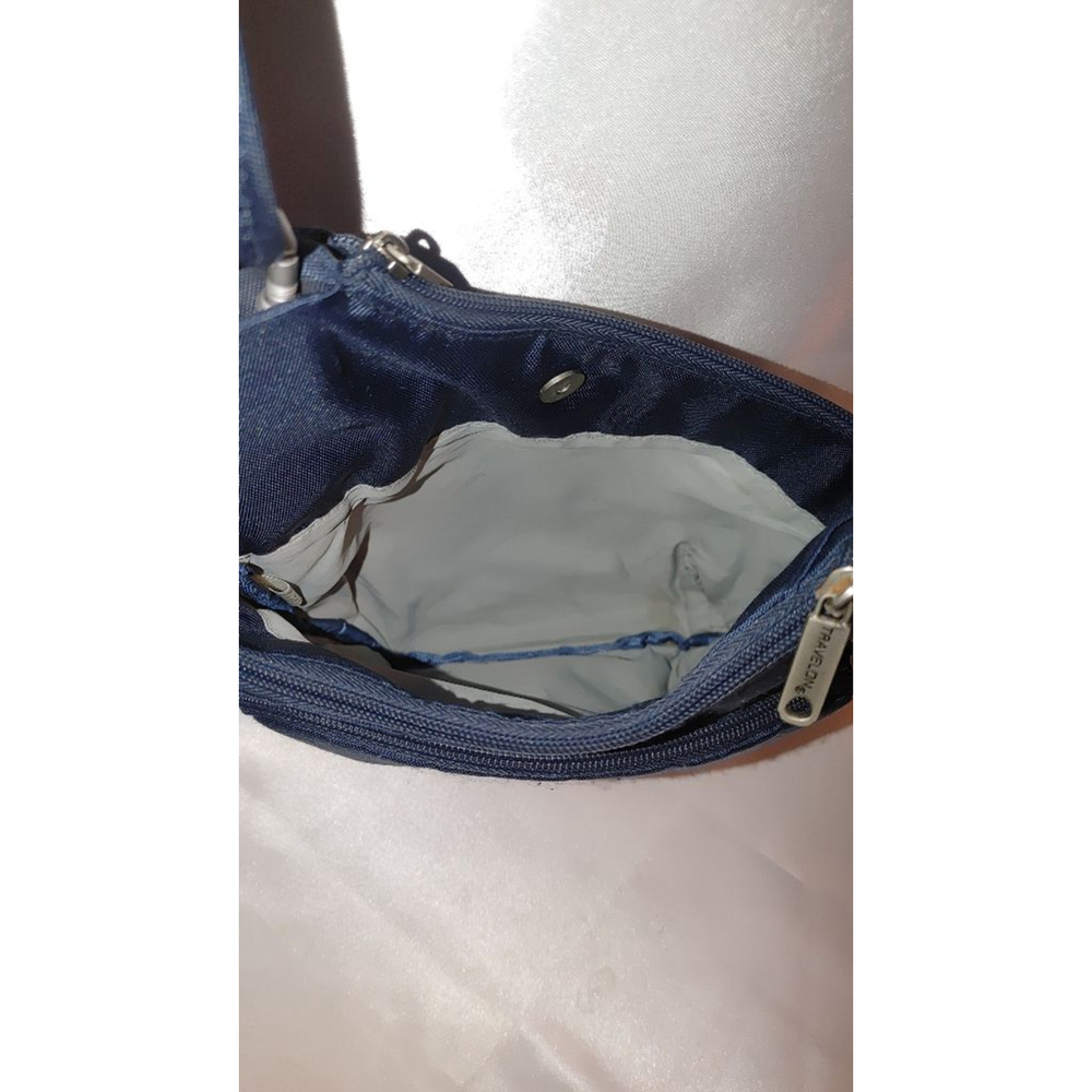 Travelon RFID Crossbody - Picture 4 of 7